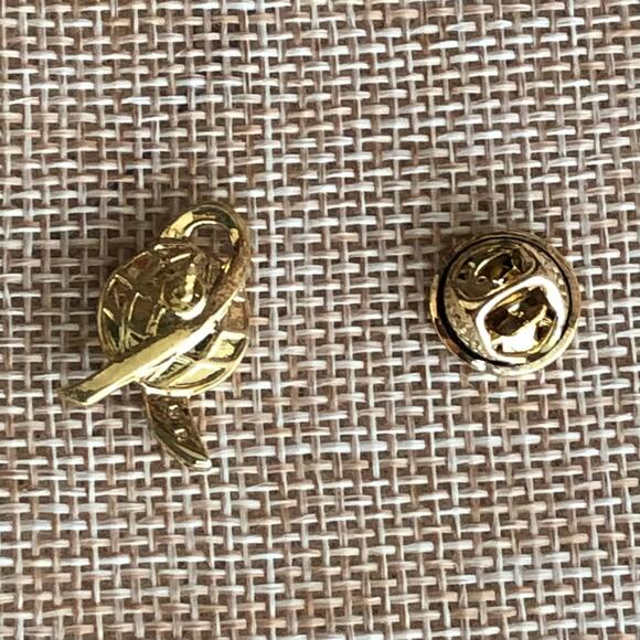 Vintage Avon Walk Around the Work for Breast Cancer Pin - Picture 8 of 16